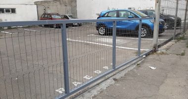 Locuri de parcare cu plată, pe strada Cuza Vodă
