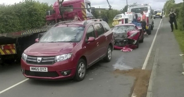 Galerie foto. ACCIDENT SPECTACULOS. BOLID DE LUX, DE ZECI DE MII DE EURO, DISTRUS DE UN LOGAN - 4