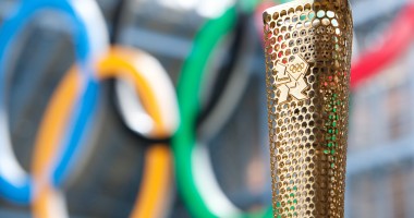 Stire din Sport : A fost aprinsă flacăra Jocurilor Olimpice de la Londra