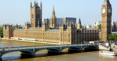 Stire din Actualitate : Londra amenință  cu o acțiune judiciară împotriva  Comisiei Europene