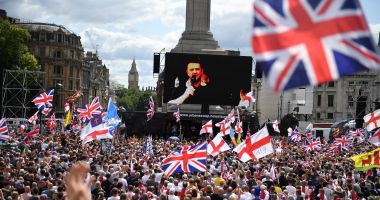 Stire din Actualitate : Violențe și arestări la Londra, unde s-au ciocnit extrema dreaptă, activiștii de stânga și transsexualii