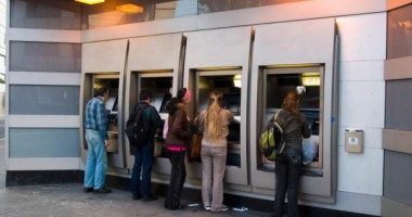 Stire din Eveniment : Prinși în flagrant când furau bani dintr-un ATM din zona Far