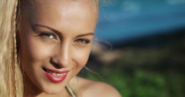 Stire din Diverse : Lora, jignită în ultimul hal: "Îmi pare bine că ești bolnavă. Mă rog să mori!"