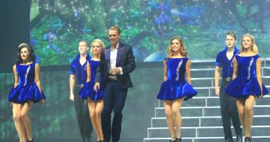Stire din Cultură-Educație : Lorzii dansului irlandez au "incendiat" Sala Sporturilor