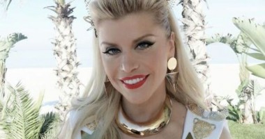 Stire din Politică-Administrație : Loredana clarifică pe Facebook ACUZAȚIILE de PLAGIAT pentru Imnul stațiunii Mamaia