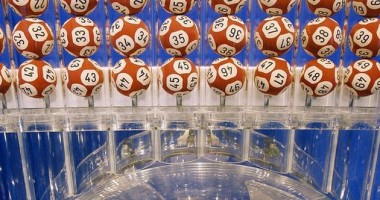 Stire din Social : Loto. Din nou report la 6 din 49. Iată numele extrase