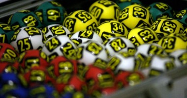 Stire din Social : Loto. Report de aproximativ 1,2 milioane de euro la 6 din 49