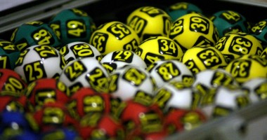 Stire din Social : Report LOTO. Câți bani puteți câștiga la Joker și 6 din 49