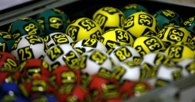 Stire din Social : Din nou report la Loto 6 din 49. Premiul depășește trei milioane de euro