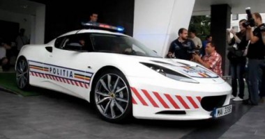 Stire din Eveniment : Lotusul de 75.000 de euro al Poliției Rutiere, tras pe dreapta