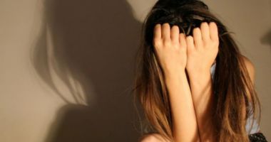 Femeie înşelată cu 20.000 de dolari de un presupus comandant de navă, cunoscut pe Internet