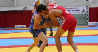 Stire din Sport : Pe podium! 5 medalii pentru luptătorii de la LPS Constanța, la Cupa României