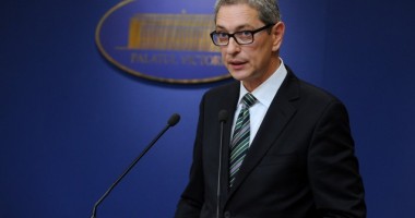 Stire din Politică-Administrație : Andrei Zaharescu, numit consul general la Cape Town