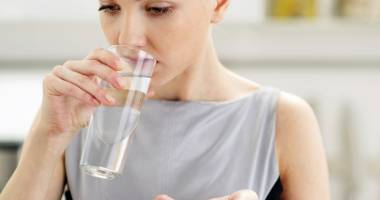 Stire din Sănătate : Luați medicamente cu pumnul? Iată la ce riscuri vă supuneți