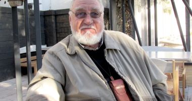 Stire din Cultură-Educație : ”Drum lin spre cer, maestre!”. Mesajul Teatrului ”Căluțul de Mare”, la dispariția actorului Lucian Iancu