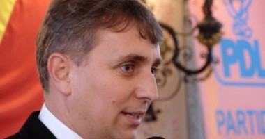 Ministrul Economiei taie 