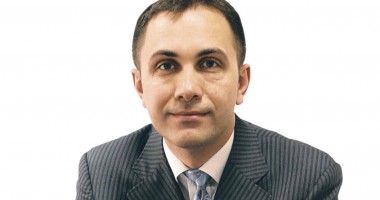 Stire din Politică-Administrație : Încă o DEMISIE din Guvern: Lucian Isar părăsește Executivul "din motive personale"