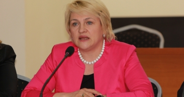 Stire din Politică-Administrație : Lucia Varga cere demisia conducerii PNL: "S-au salvat pe ei dar și-au bătut joc de partid"