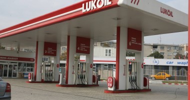 Stire din Economie : Lukoil modifică din nou prețurile carburanților