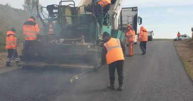 Stire din Social : Cum se desfășoară lucrările pe DJ 381 Bărăganu – Potârnichea – Movilița