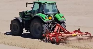 Stire din Social : Continuă pregătirea plajelor pentru sezonul estival. Se fac lucrări de igienizare