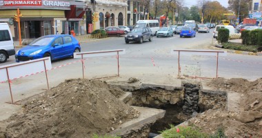 Galerie FOTO. Constanța, plină de tranșee și mormane de pământ - 6