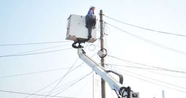 Stire din Social : Lucrări ENEL. Vezi aici unde se oprește curentul electric, mâine