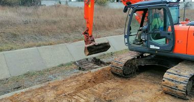 Stire din Social : Lucrări la Costineşti, pentru refacerea plajelor şi a falezei