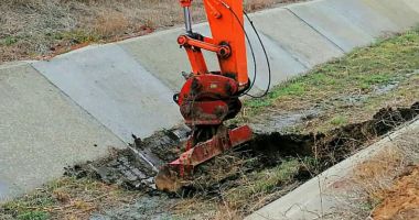 Lucrări la Costineşti, pentru refacerea plajelor şi a falezei - 2