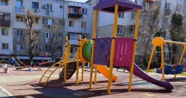 Stire din Social : Noi locuri de joacă reabilitate, în cartierul Palazu Mare