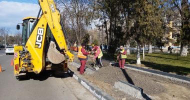 Stire din Social : Lucrările pe bulevardele Mamaia și Tomis continuă