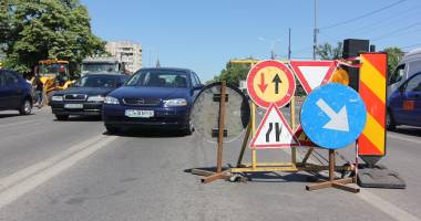 Stire din Social : Atenție, șoferi! Trafic îngreunat pe bulevardul Mamaia din cauza unei avarii RAJA