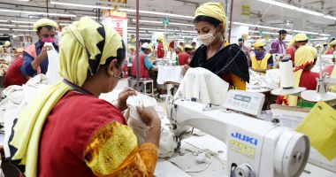 Stire din Economie : Lucrătorii cu salarii mici și femeile au fost cei mai afectați de criza sanitară