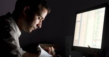 Stire din Social : Lucrezi de noapte? Ce reguli trebuie să respecte angajatorul