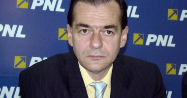 Stire din Politică-Administrație : "Nimeni nu-i poate promite domnului Cioloș că va fi ales în vreo funcție în PNL"