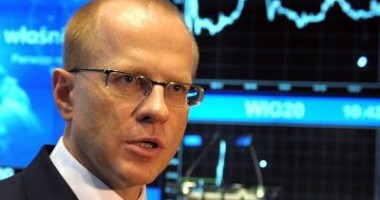 Stire din Actualitate : Președintele bursei din Varșovia, demis pentru finanțarea unui film în care joacă iubita sa