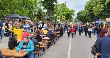 FOTO / Noaptea Muzeelor i-a scos pe constănțeni din case! Cozile de la burgeri, mai mari decât cele de la instituțiile culturale - 7