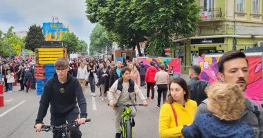 FOTO / Noaptea Muzeelor i-a scos pe constănțeni din case! Cozile de la burgeri, mai mari decât cele de la instituțiile culturale - 8