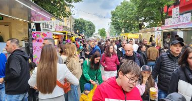 FOTO / Noaptea Muzeelor i-a scos pe constănțeni din case! Cozile de la burgeri, mai mari decât cele de la instituțiile culturale - 11