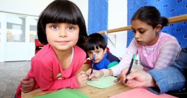 Stire din Cultură-Educație : Lumea Basmelor - carnaval pentru 100 de copii din centre de plasament