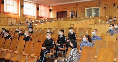 Stire din Cultură-Educație : „Lumea de sub navă”, la Colegiul Național Militar „Alexandru Ioan Cuza”