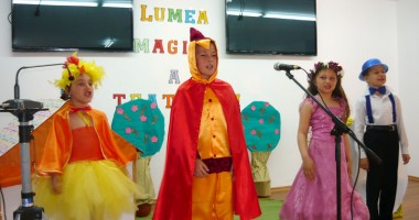 Stire din Cultură-Educație : "Lumea magică a teatrului",  în centrul de tineret din Poarta Albă