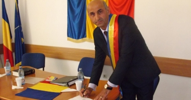 Stire din Politică-Administrație : "Asfaltarea străzilor și extinderea rețelei  de canalizare, priorități pentru administrație"