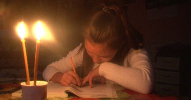 Stire din Economie : Distribuitorii de energie vor fi obligaţi să acorde despăgubiri pentru întreruperile neplanificate