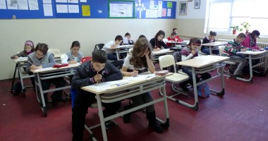 Stire din Cultură-Educație : Record de elevi înscriși la Concursul Național de Matematică LuminaMATH