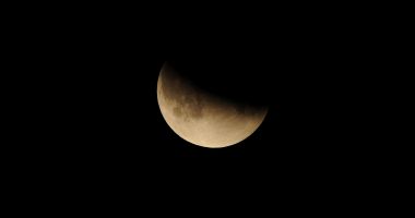 Stire din Social : FENOMEN ASTRONOMIC. Eclipsă parţială de Lună, vizibilă în România, AZI