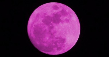Stire din Diverse : LUNA își schimbă culoarea. Va fi ROZ! Află mai mult