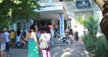 Stire din Cultură-Educație : "Lupta" pe posturile din învățământul constănțean, la faza împărțelii