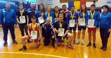 Stire din Sport : Luptătorii de la LPS "Nicolae Rotaru", cinci medalii la Naționale
