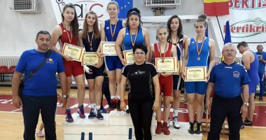 Stire din Sport : Luptătorii constănțeni au dominat Naționalele Școlare
